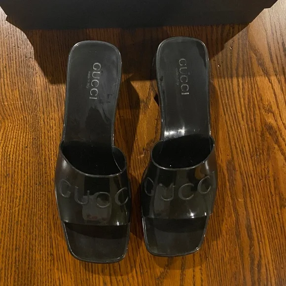 GUCCI WOMEN’S RUBBER SLIDE SANDAL - Picture 1 of 4